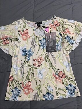 80 Park Floral Short-Sleeve Blouse in Cream - Medium